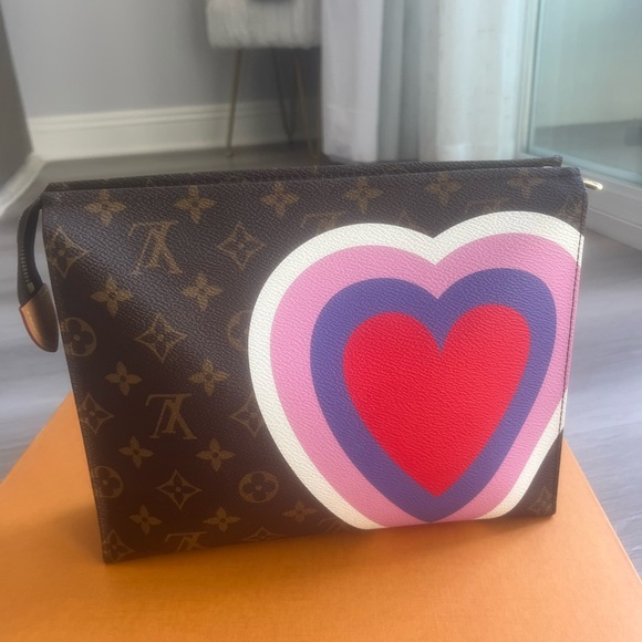Louis Vuitton toiletry 26 Game on pouch - Picture 4 of 11